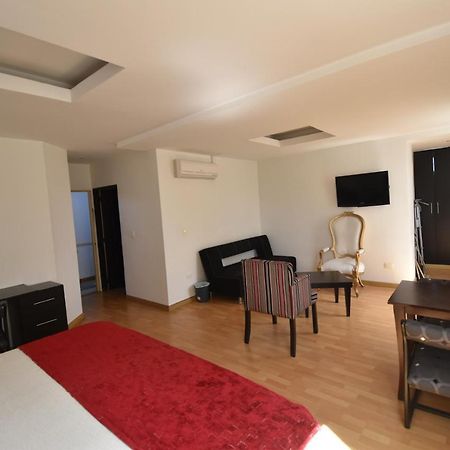 Hotel Bolivar Plaza Армения Екстериор снимка